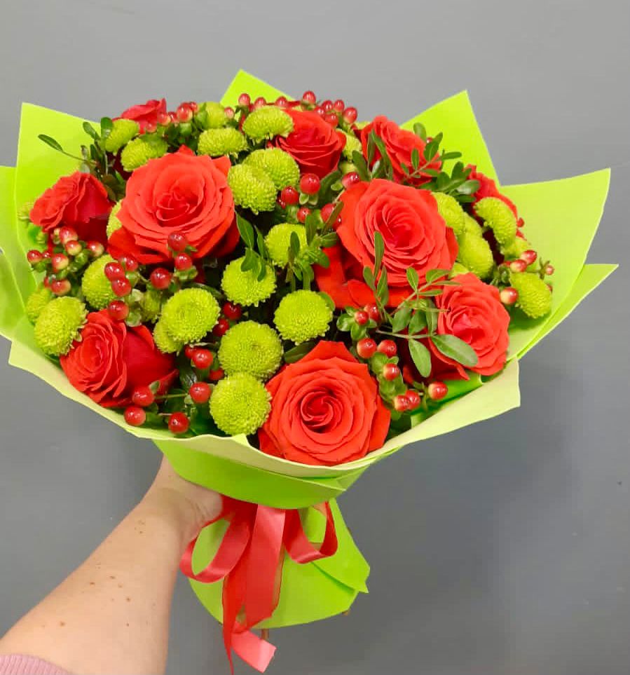 Букет цветов из: Хризантемы и Розы в Сосново-Озерском