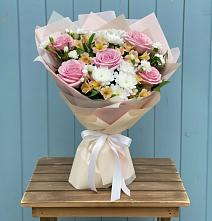 Букет цветов из:  Гвоздики, Орхидеи и Розы #REPLACE_PRED# Сосново-Озерском