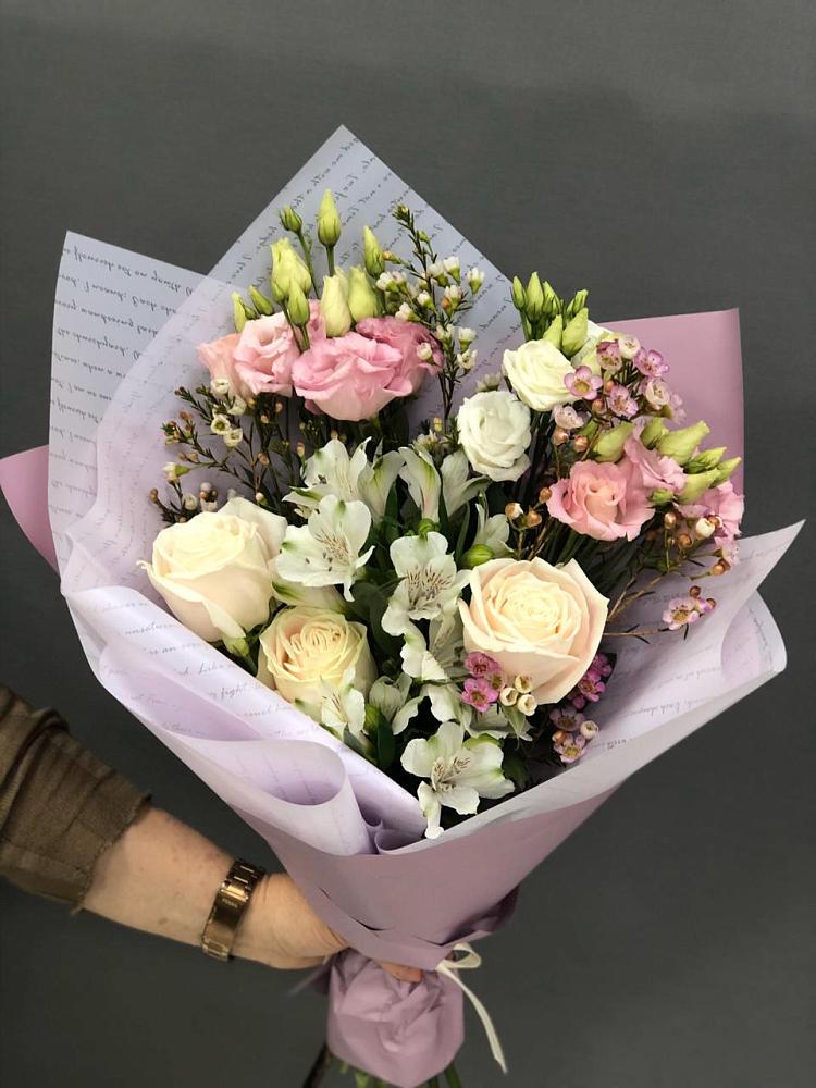 Букет цветов из: Альстромерии, Розы и Лизиантусы в Сосново-Озерском