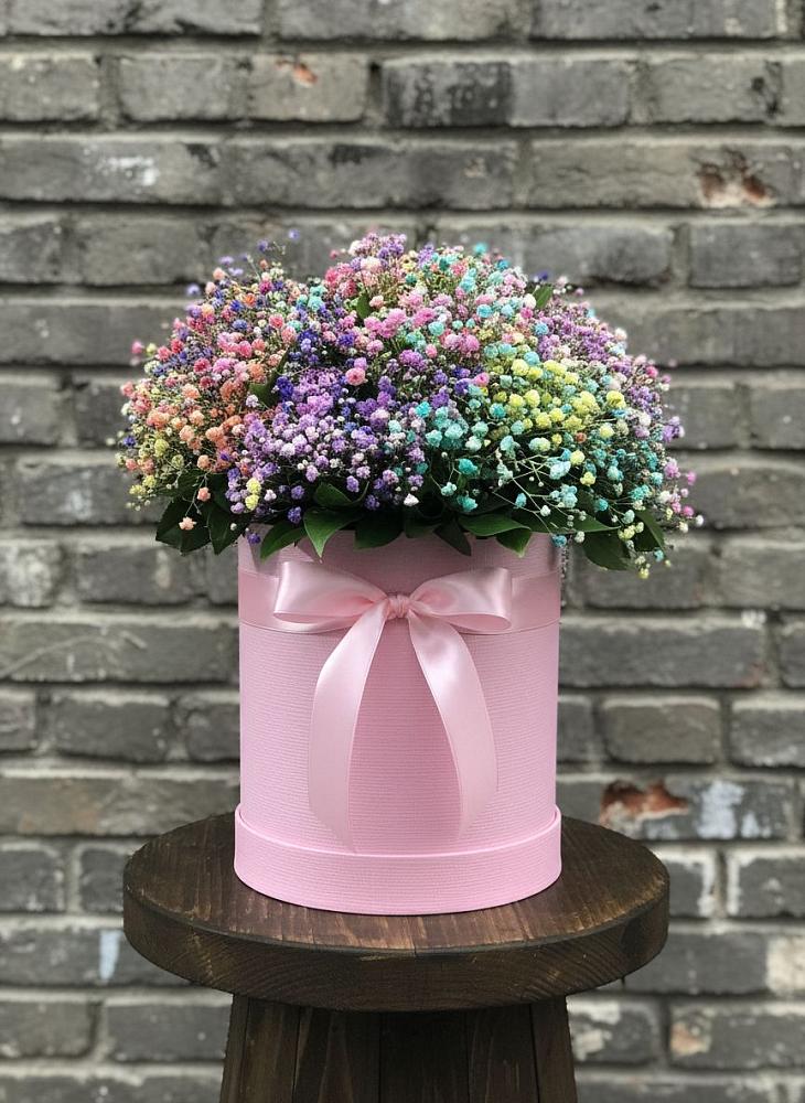 Цветочная композиция из Гипсофила и Розы в шляпной коробке в Сосново-Озерском