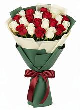 Букет Микс из красных и белых роз в Сосново-Озерском