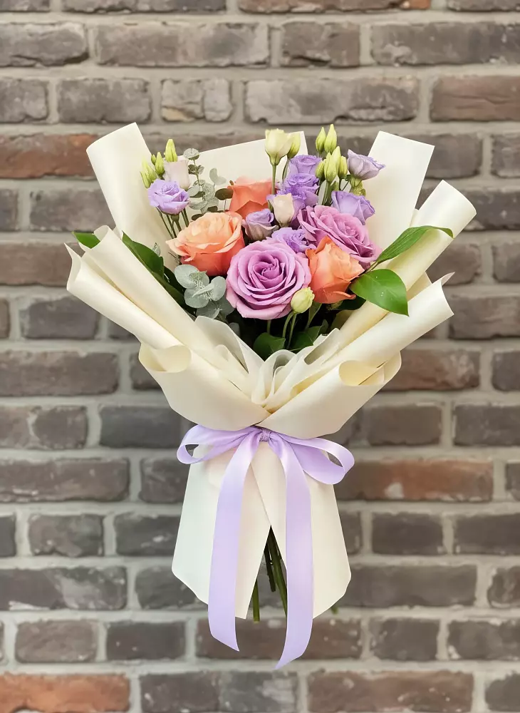 Букет цветов из: Лизиантусы и Розы в Сосново-Озерском