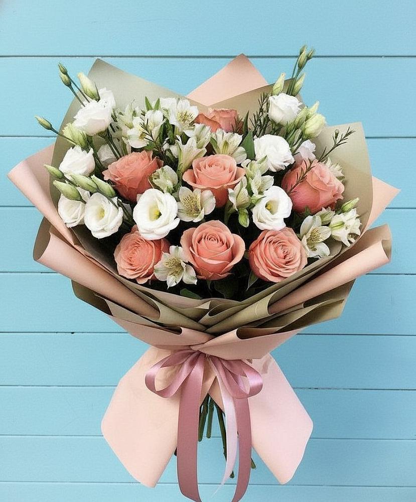 Букет цветов из: Розы, Альстромерии и Лизиантусы в Сосново-Озерском
