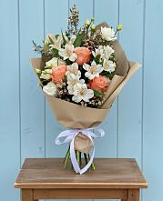 Букет цветов из:  Альстромерии, Лизиантусы, Розы и Хризантемы #REPLACE_PRED# Сосново-Озерском