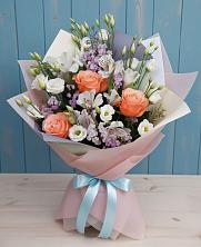Букет цветов из:  Лизиантусы, Розы, Альстромерии и Гипсофила в Сосново-Озерском