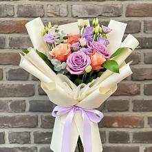 Букет цветов из:  Лизиантусы и Розы в Сосново-Озерском