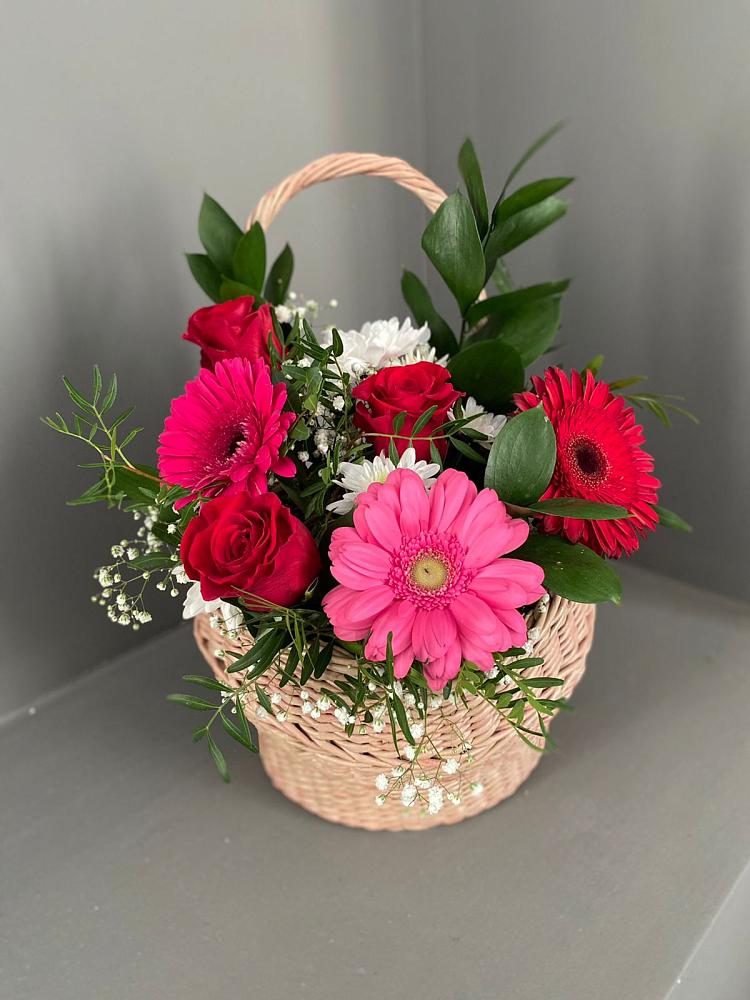 Цветочная композиция из Розы, Хризантемы и Герберы в корзине в Сосново-Озерском