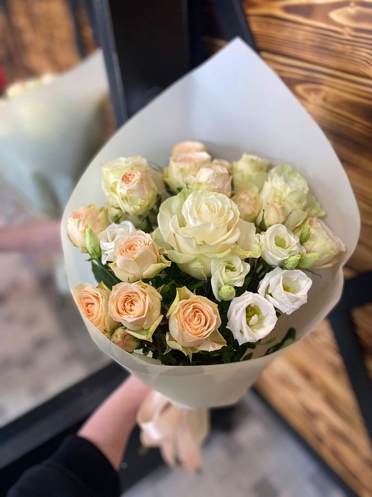 Букет цветов из: Розы и Лизиантусы в Сосново-Озерском